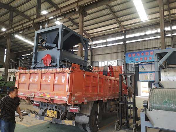 6012干式強磁選機(jī)裝車發(fā)貨四川